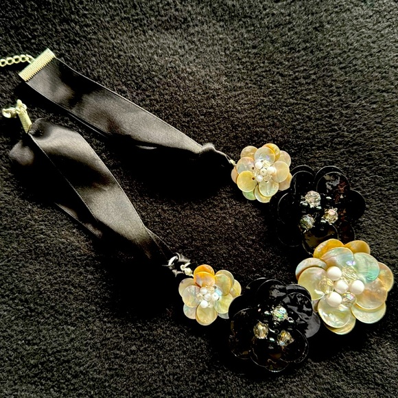 Necklace - Picture 1 of 1